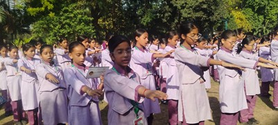 Students taking the Earth Day pledge at school outreach programme